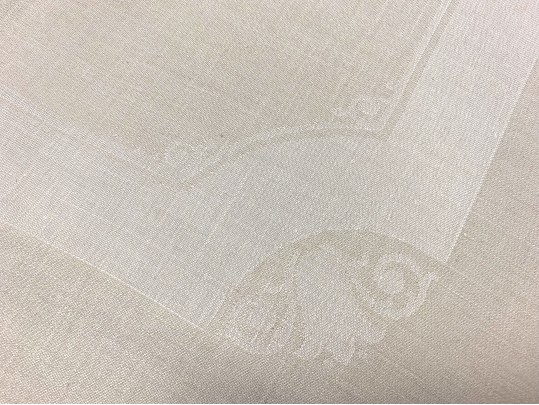 Large Table Cloth With 8 Compatible Mats & Napkins - 70