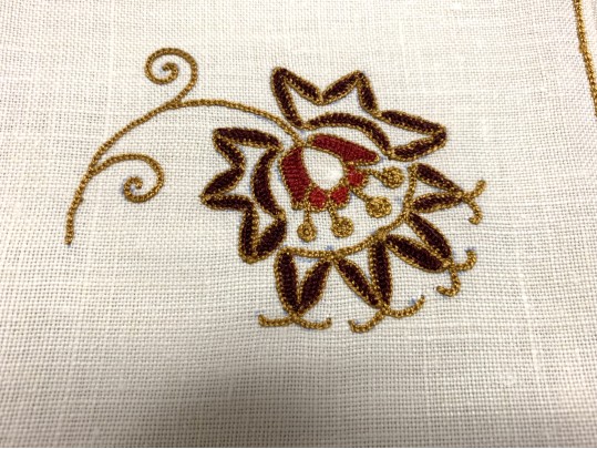 Large Table Cloth With 8 Compatible Mats & Napkins - 70