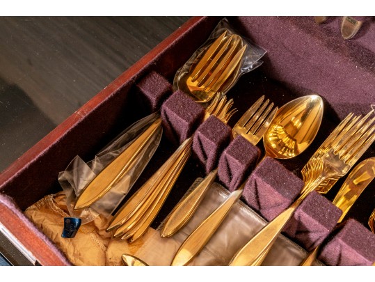 Dirilyte Flatware Service With Wooden Case