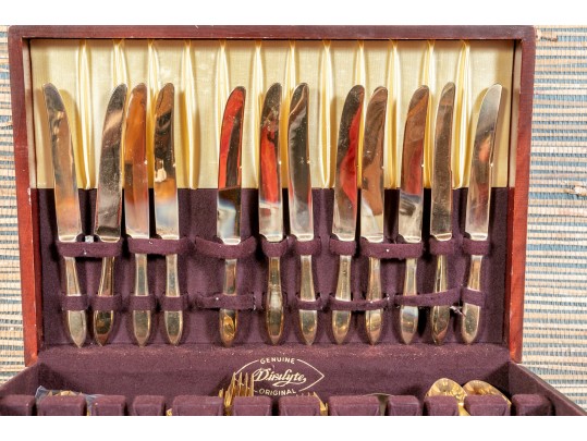 Dirilyte Flatware Service With Wooden Case