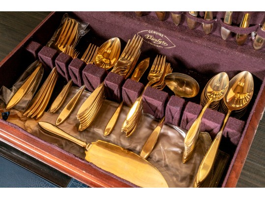 Dirilyte Flatware Service With Wooden Case