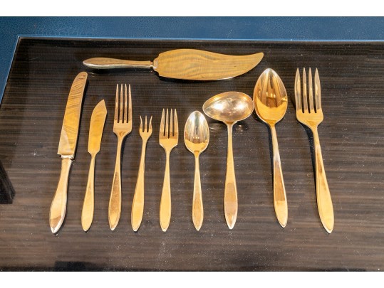 Dirilyte Flatware Service With Wooden Case