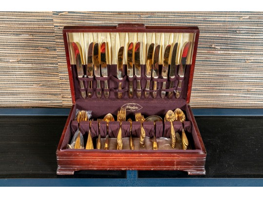 Dirilyte Flatware Service With Wooden Case