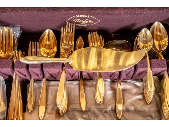 Dirilyte Flatware Service With Wooden Case