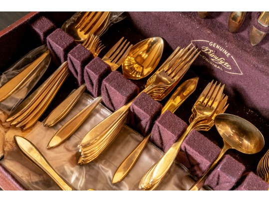Dirilyte Flatware Service With Wooden Case