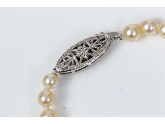 Stunning Delicate Graduated Cultured Pearl Necklace, With A 14k White Gold Clasp
