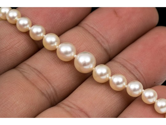 Stunning Delicate Graduated Cultured Pearl Necklace, With A 14k White Gold Clasp