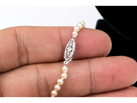 Stunning Delicate Graduated Cultured Pearl Necklace, With A 14k White Gold Clasp