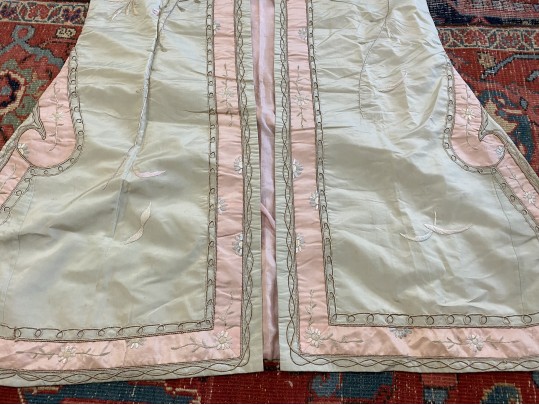 Antique Silk Robe, Floral Motifs, Late Qing / Early Republic