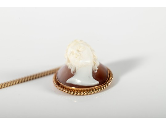 14k Yellow Gold High-Relief Cameo Pendant Necklace