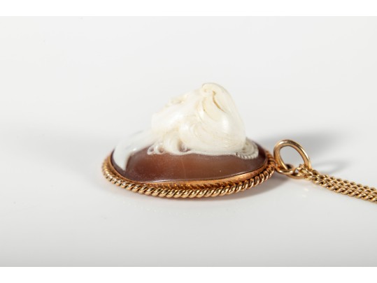 14k Yellow Gold High-Relief Cameo Pendant Necklace