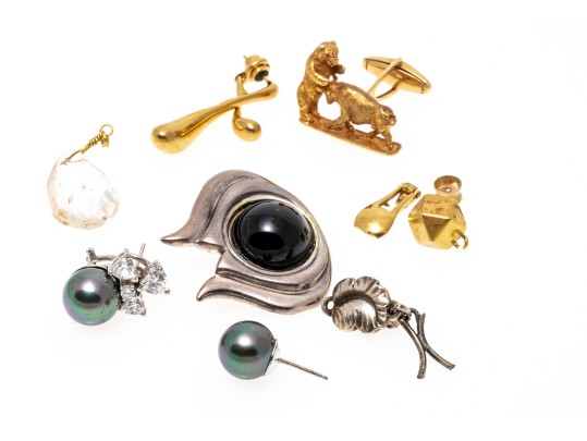 Scrap Lot Of 14k Gold, 17.6 Gross Dwt And Sterling Silver, 15.4 Gross Dwt