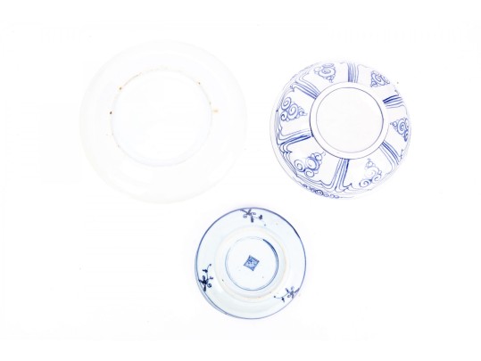 Five Pieces Of Asian Blue And White Ceramic Plate Ware