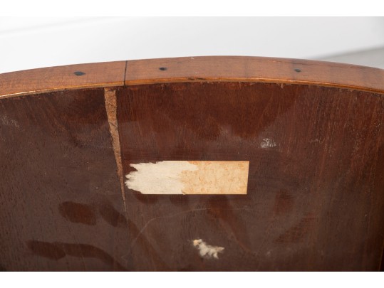 Antique Federal Mahogany Oval Accent Table