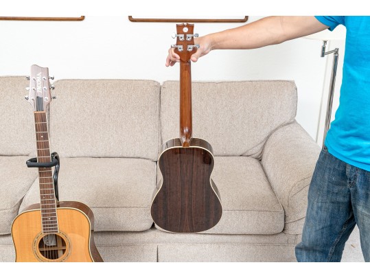Gorgeous Guitar And Ukulele Duo