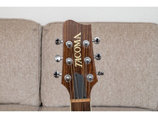 Gorgeous Guitar And Ukulele Duo