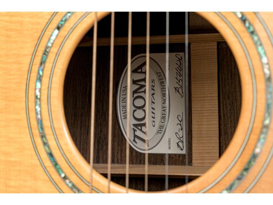 Gorgeous Guitar And Ukulele Duo