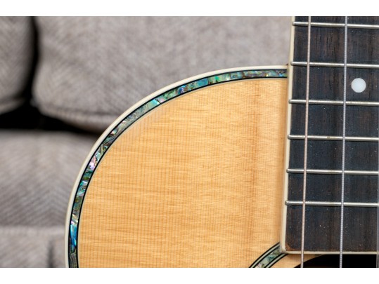 Gorgeous Guitar And Ukulele Duo