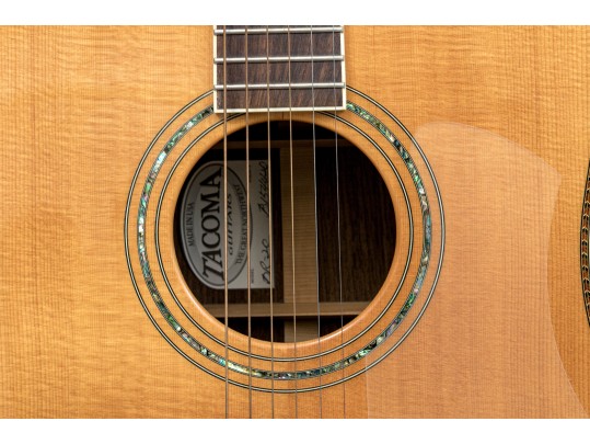 Gorgeous Guitar And Ukulele Duo