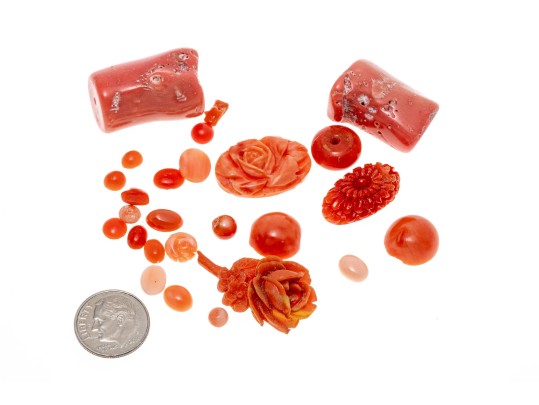 Loose Stones: 25 Coral Beads And Pieces, 203 TCW