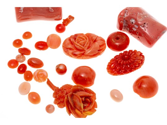 Loose Stones: 25 Coral Beads And Pieces, 203 TCW