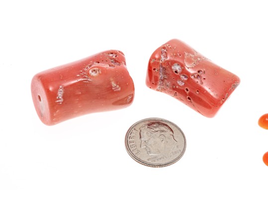 Loose Stones: 25 Coral Beads And Pieces, 203 TCW