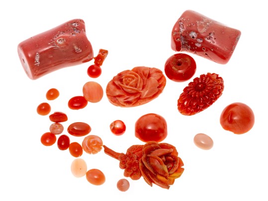 Loose Stones: 25 Coral Beads And Pieces, 203 TCW