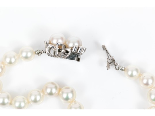 Graceful 14K White Gold And Strung Pearl Bracelet