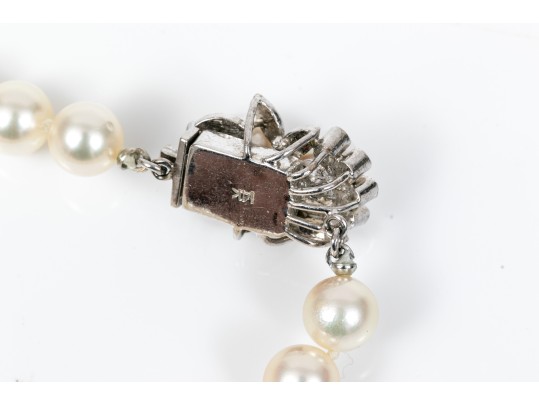 Graceful 14K White Gold And Strung Pearl Bracelet