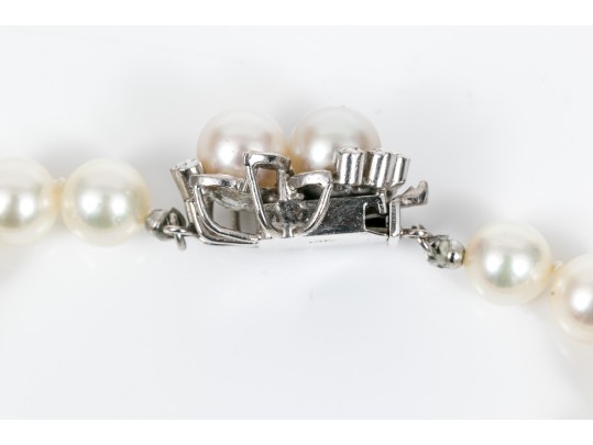 Graceful 14K White Gold And Strung Pearl Bracelet