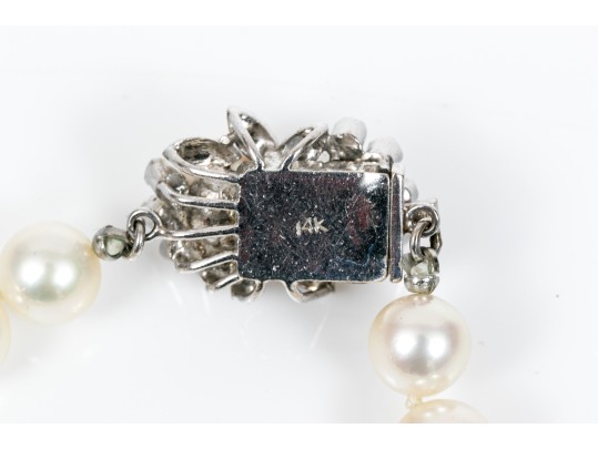 Graceful 14K White Gold And Strung Pearl Bracelet