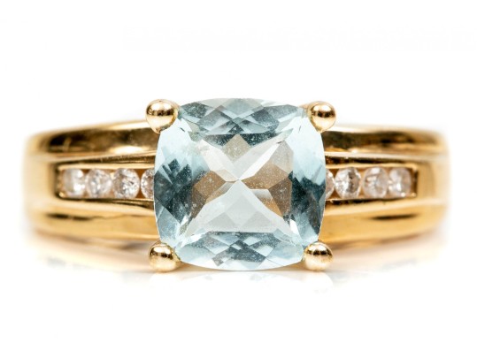 14K Stunning Aquamarine And Diamond Ring, Size 5.25