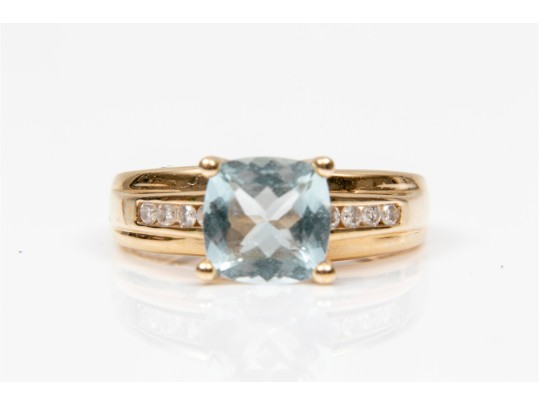 14K Stunning Aquamarine And Diamond Ring, Size 5.25