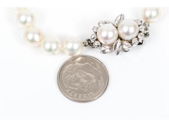 Graceful 14K White Gold And Strung Pearl Bracelet