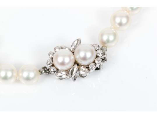 Graceful 14K White Gold And Strung Pearl Bracelet
