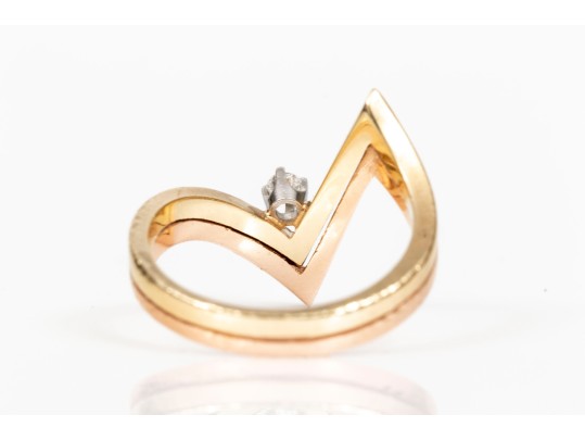 14k Yellow Gold Retro Zig Zag Ring, Set With A Round Faceted Diamond, Size 6.25