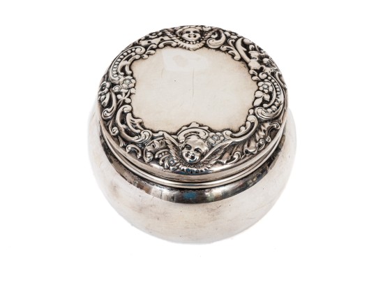 Bigelow & Kennard Beautiful Antique Sterling Silver Powder Jar, Cherub Motifs