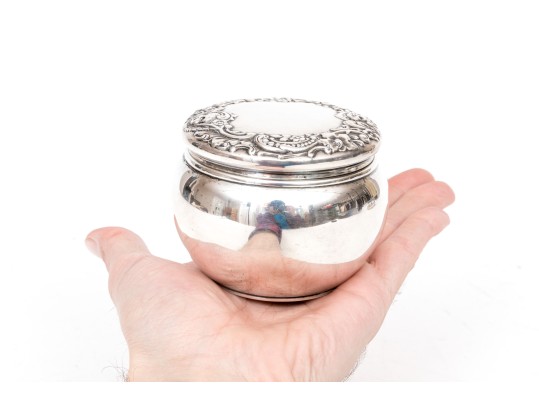 Bigelow & Kennard Beautiful Antique Sterling Silver Powder Jar, Cherub Motifs