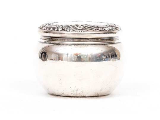 Bigelow & Kennard Beautiful Antique Sterling Silver Powder Jar, Cherub Motifs