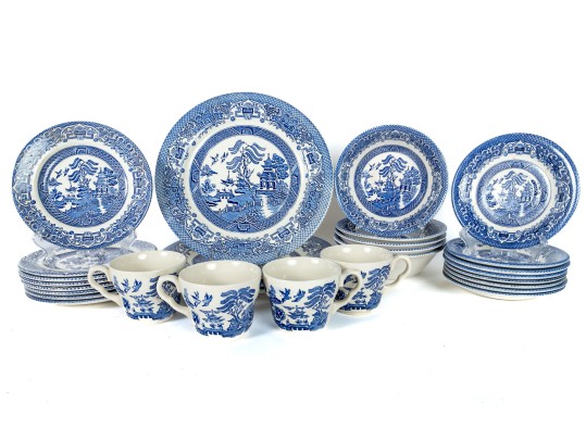 EIT English Blue Willow Dinnerware