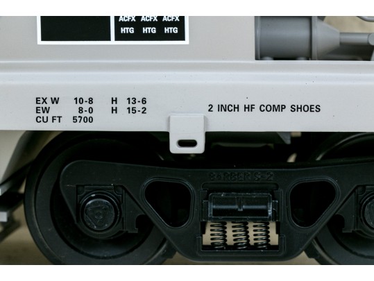 USA Trains Six Piece Train Set With Union Pacific SD40-2 Diesel Locomotive