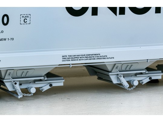 USA Trains Six Piece Train Set With Union Pacific SD40-2 Diesel Locomotive