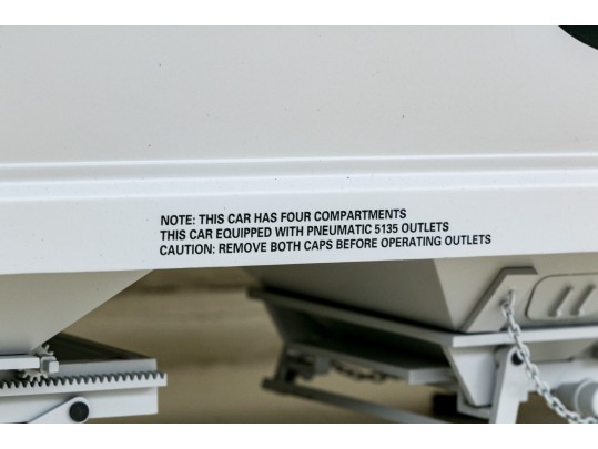 USA Trains Six Piece Train Set With Union Pacific SD40-2 Diesel Locomotive