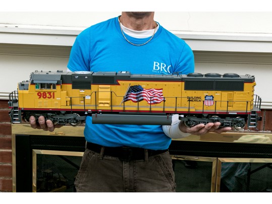 USA Trains Six Piece Train Set With Union Pacific SD40-2 Diesel Locomotive