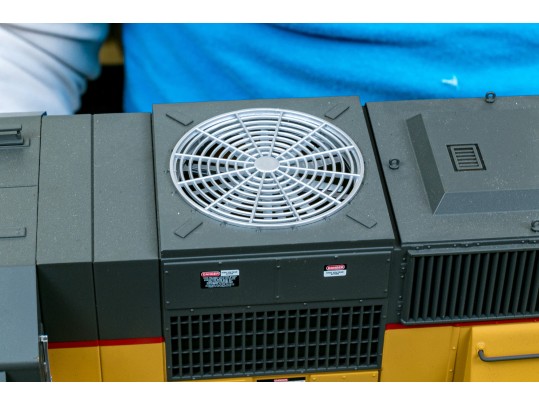 USA Trains Six Piece Train Set With Union Pacific SD40-2 Diesel Locomotive