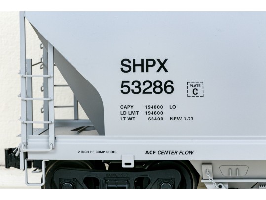 USA Trains Six Piece Train Set With Union Pacific SD40-2 Diesel Locomotive