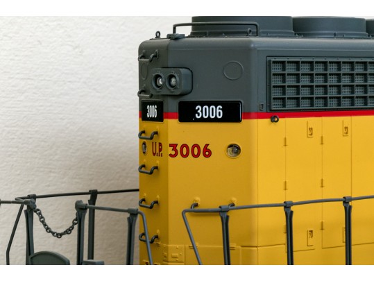 USA Trains Six Piece Train Set With Union Pacific SD40-2 Diesel Locomotive