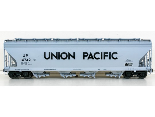 USA Trains Six Piece Train Set With Union Pacific SD40-2 Diesel Locomotive