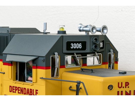 USA Trains Six Piece Train Set With Union Pacific SD40-2 Diesel Locomotive