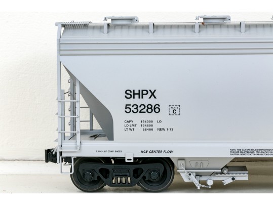 USA Trains Six Piece Train Set With Union Pacific SD40-2 Diesel Locomotive